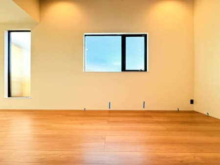 �_�ސ쌧����s�ғ�1���ڂ̐V�z��ˌ��Ẵ��r���O