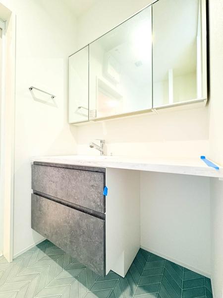 �_�ސ쌧����s�ғ�1���ڂ̐V�z��ˌ��Ă̐��ʑ�E���ʏ�