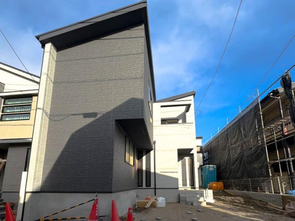 �_�ސ쌧����s�ғ�1���ڂ̐V�z��ˌ��Ă̑O�ʓ��H�܂ތ��n�ʐ^