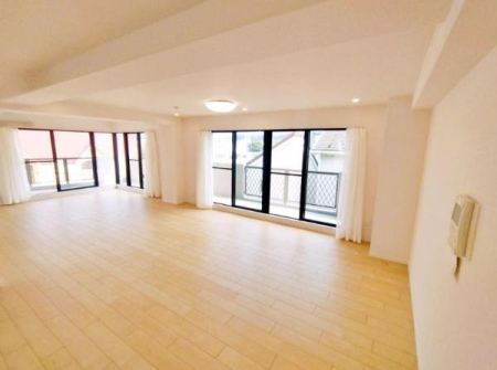 �_�ސ쌧���s������h�͌�5���ڂ̒��Ã}���V�����̃��r���O