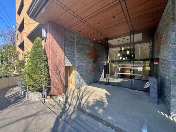 �_�ސ쌧���s�{�O�挢��3���ڂ̒��Ã}���V�����̃G���g�����X