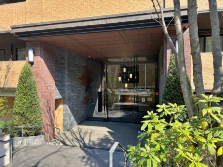 �_�ސ쌧���s�{�O�挢��3���ڂ̒��Ã}���V�����̃G���g�����X