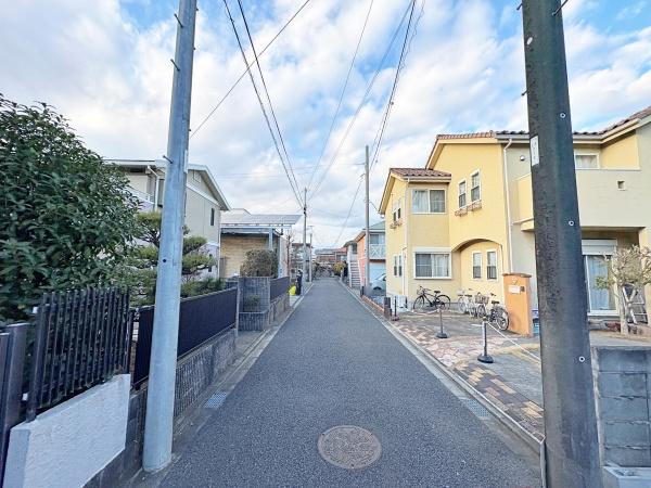 �_�ސ쌧��a�s��a�c�̐V�z��ˌ��Ă̑O�ʓ��H�܂ތ��n�ʐ^