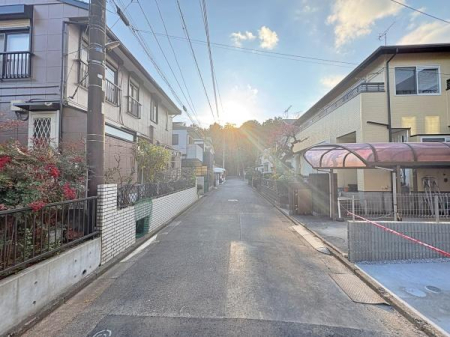 �_�ސ쌧��a�s��a�c�̐V�z��ˌ��Ă̑O�ʓ��H�܂ތ��n�ʐ^