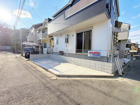 �_�ސ쌧��a�s��a�c�̐V�z��ˌ��Ă̑O�ʓ��H�܂ތ��n�ʐ^