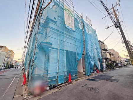 �_�ސ쌧���s�K��Ð쒬�̐V�z��ˌ��Ă̑O�ʓ��H�܂ތ��n�ʐ^