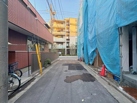 �_�ސ쌧���s�K��Ð쒬�̐V�z��ˌ��Ă̑O�ʓ��H�܂ތ��n�ʐ^