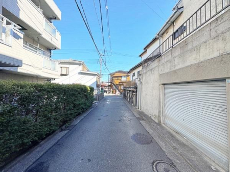 �_�ސ쌧���l�s�˒ˋ�˒˒��̒��È�ˌ��Ă̑O�ʓ��H�܂ތ��n�ʐ^