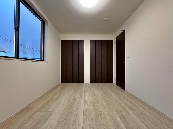 �_�ސ쌧��a�s����5���ڂ̐V�z��ˌ��Ă̐Q��