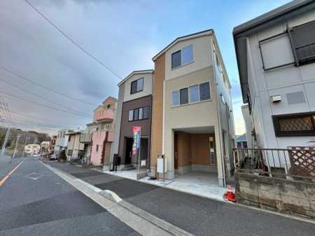 �_�ސ쌧��a�s����5���ڂ̐V�z��ˌ��Ă̑O�ʓ��H�܂ތ��n�ʐ^