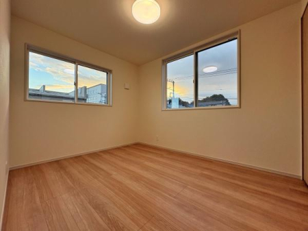 �_�ސ쌧��a�s����5���ڂ̐V�z��ˌ��Ă̗m��