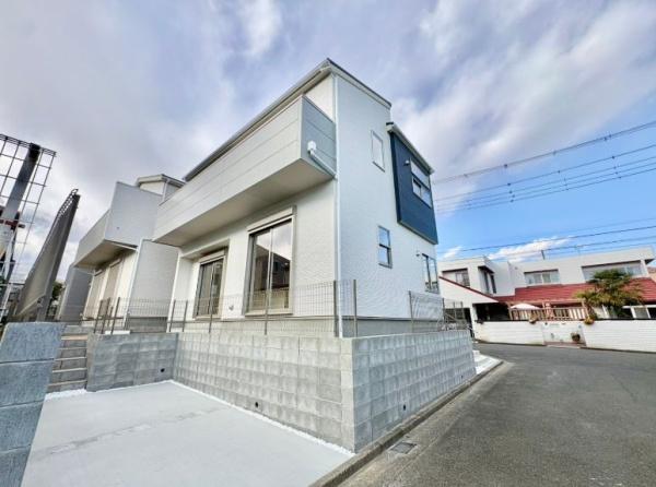 �_�ސ쌧����s���̐V�z��ˌ��Ă̑O�ʓ��H�܂ތ��n�ʐ^