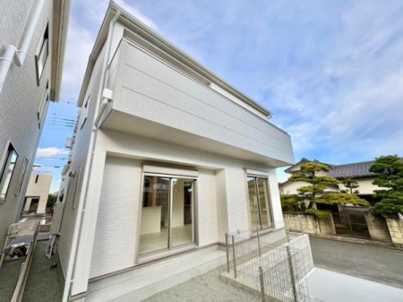 �_�ސ쌧����s���̐V�z��ˌ��Ă̑O�ʓ��H�܂ތ��n�ʐ^