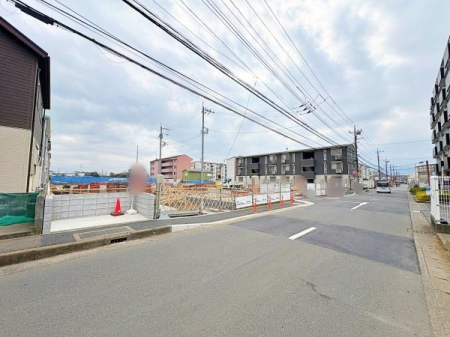 �_�ސ쌧���Ԏs���J��5���ڂ̐V�z��ˌ��Ă̑O�ʓ��H�܂ތ��n�ʐ^