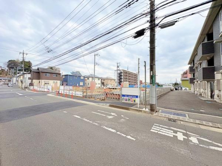 �_�ސ쌧���Ԏs���J��5���ڂ̐V�z��ˌ��Ă̑O�ʓ��H�܂ތ��n�ʐ^