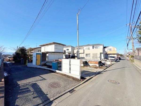 �_�ސ쌧���l�s�˒ˋ擌���쒬�̐V�z��ˌ��Ă̑O�ʓ��H�܂ތ��n�ʐ^