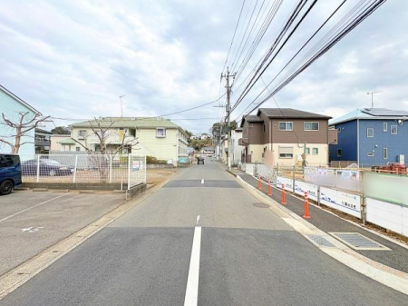 �_�ސ쌧���Ԏs���J��5���ڂ̐V�z��ˌ��Ă̑O�ʓ��H�܂ތ��n�ʐ^