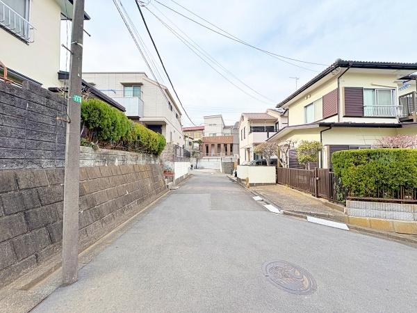 �_�ސ쌧�C�V���s������4���ڂ̓y�n�̑O�ʓ��H�܂ތ��n�ʐ^