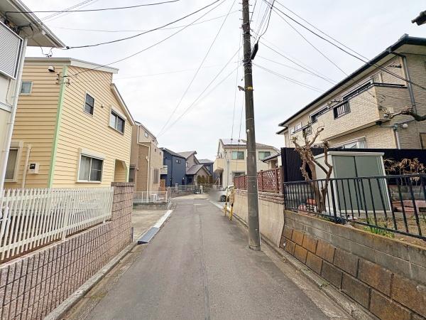 �_�ސ쌧�����s��y�I��6���ڂ̒��È�ˌ��Ă̑O�ʓ��H�܂ތ��n�ʐ^