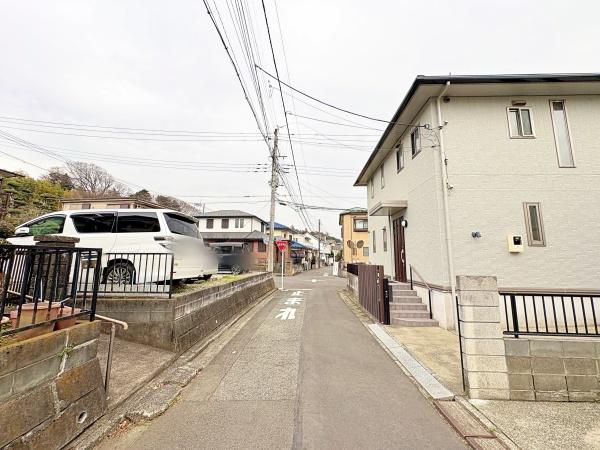 �_�ސ쌧�����s��y�I��6���ڂ̒��È�ˌ��Ă̑O�ʓ��H�܂ތ��n�ʐ^