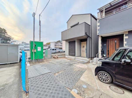 �_�ސ쌧���l�s�_�ސ�搛�c���̐V�z��ˌ��Ă̑O�ʓ��H�܂ތ��n�ʐ^