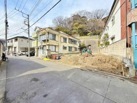 �_�ސ쌧���l�s����k����2���ڂ̓y�n�̑O�ʓ��H�܂ތ��n�ʐ^