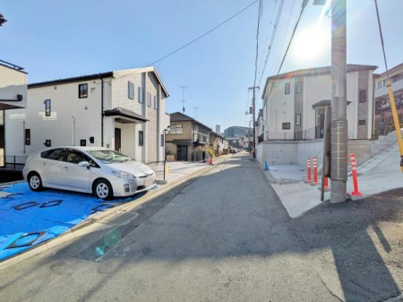 �����s���c�s�����c2���ڂ̐V�z��ˌ��Ă̑O�ʓ��H�܂ތ��n�ʐ^