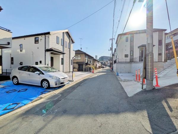 �����s���c�s�����c2���ڂ̐V�z��ˌ��Ă̑O�ʓ��H�܂ތ��n�ʐ^