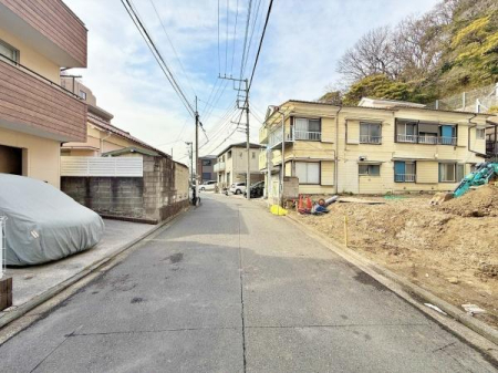 �_�ސ쌧���l�s����k����2���ڂ̓y�n�̑O�ʓ��H�܂ތ��n�ʐ^