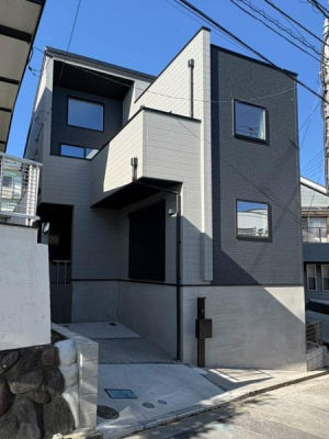 �_�ސ쌧���q�s��4���ڂ̐V�z��ˌ��Ă̑O�ʓ��H�܂ތ��n�ʐ^