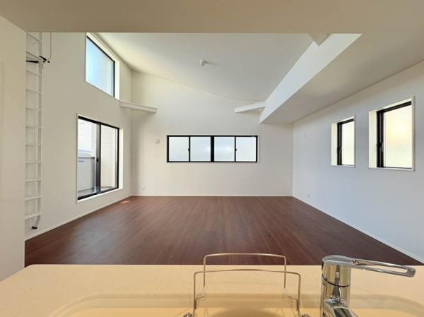 �_�ސ쌧���q�s��4���ڂ̐V�z��ˌ��Ẵ��r���O