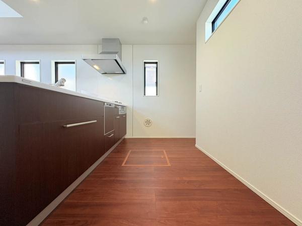 �_�ސ쌧���q�s��4���ڂ̐V�z��ˌ��ẴL�b�`��