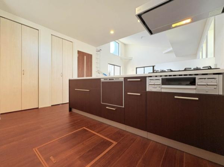 �_�ސ쌧���q�s��4���ڂ̐V�z��ˌ��Ẵ��r���O