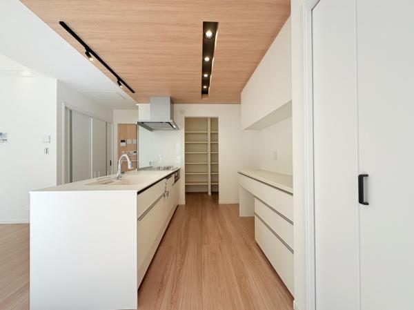 �_�ސ쌧���q�s��L4���ڂ̐V�z��ˌ��ẴL�b�`��