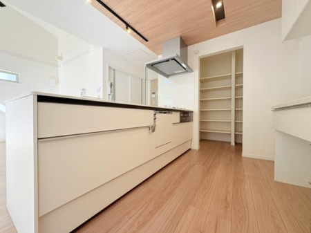 �_�ސ쌧���q�s��L4���ڂ̐V�z��ˌ��Ẵ��r���O