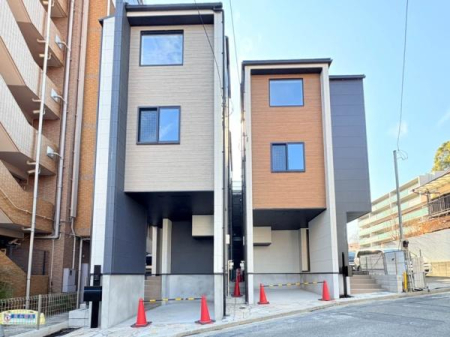 �_�ސ쌧���l�s�����Ԓ�2���ڂ̐V�z��ˌ��Ă̑O�ʓ��H�܂ތ��n�ʐ^