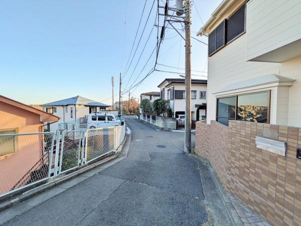 �_�ސ쌧����s�勘3���ڂ̒��È�ˌ��Ă̑O�ʓ��H�܂ތ��n�ʐ^