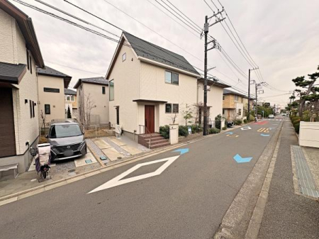 �_�ސ쌧����s�ғ����C��2���ڂ̒��È�ˌ��Ă̑O�ʓ��H�܂ތ��n�ʐ^