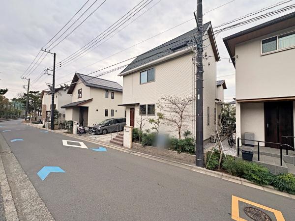 �_�ސ쌧����s�ғ����C��2���ڂ̒��È�ˌ��Ă̑O�ʓ��H�܂ތ��n�ʐ^