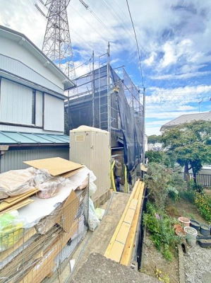 �_�ސ쌧���l�s���J�戢�v�a��2���ڂ̐V�z��ˌ��Ă̑O�ʓ��H�܂ތ��n�ʐ^