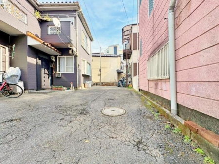 �_�ސ쌧���l�s���搼�˕���2���ڂ̐V�z��ˌ��Ă̑O�ʓ��H�܂ތ��n�ʐ^