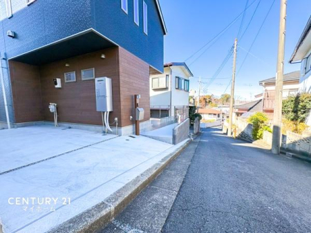 �_�ސ쌧���l�s�˒ˋ拂�򒬂̒��È�ˌ��Ă̑O�ʓ��H�܂ތ��n�ʐ^