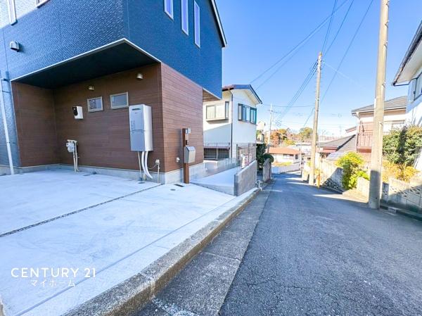 �_�ސ쌧���l�s�˒ˋ拂�򒬂̒��È�ˌ��Ă̑O�ʓ��H�܂ތ��n�ʐ^