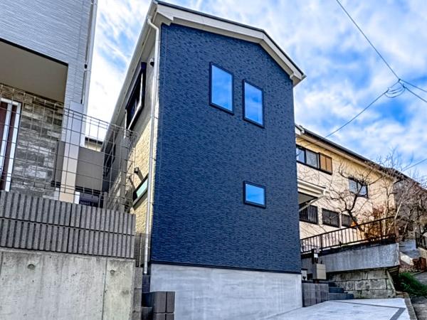 �_�ސ쌧���l�s�`�k����g�{��5���ڂ̒��È�ˌ��Ă̑O�ʓ��H�܂ތ��n�ʐ^