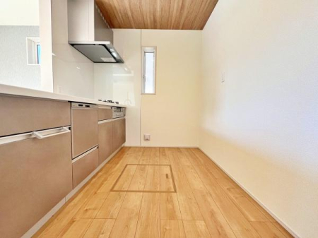 �_�ސ쌧���l�s�`�����쒆��2���ڂ̐V�z��ˌ��ẴL�b�`��