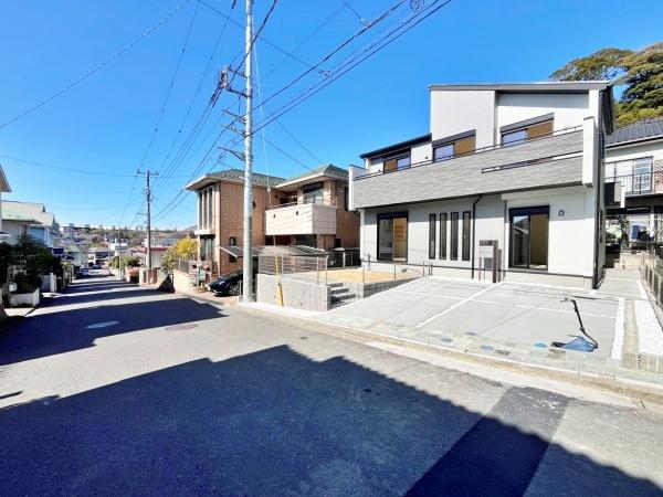 �_�ސ쌧���l�s�`�����쒆��2���ڂ̐V�z��ˌ��Ă̑O�ʓ��H�܂ތ��n�ʐ^