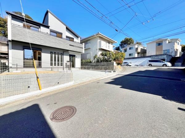 �_�ސ쌧���l�s�`�����쒆��2���ڂ̐V�z��ˌ��Ă̑O�ʓ��H�܂ތ��n�ʐ^