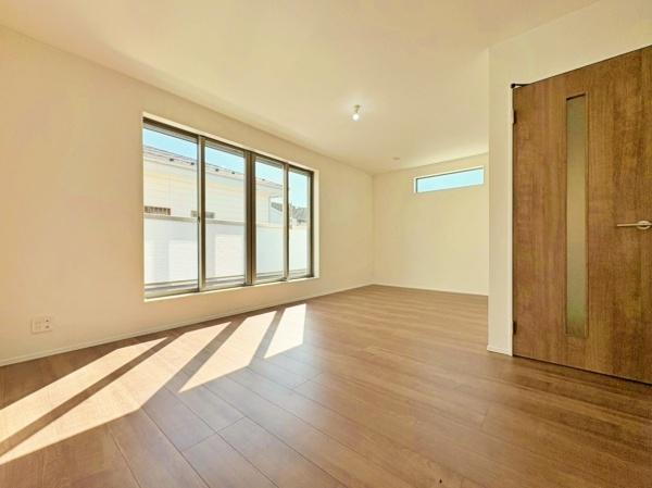 �_�ސ쌧���s���揬�c6���ڂ̐V�z��ˌ��Ẵ��r���O