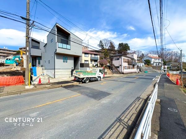 �_�ސ쌧���l�s�_�ސ�搛�c���̐V�z��ˌ��Ă̑O�ʓ��H�܂ތ��n�ʐ^