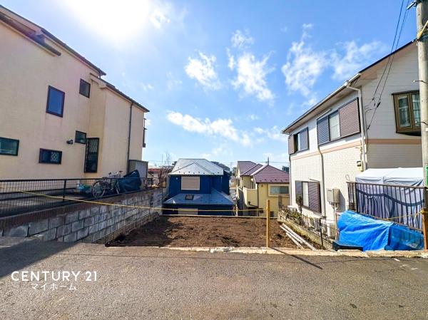 �_�ސ쌧���l�s���撆��1���ڂ̐V�z��ˌ��Ă̑O�ʓ��H�܂ތ��n�ʐ^